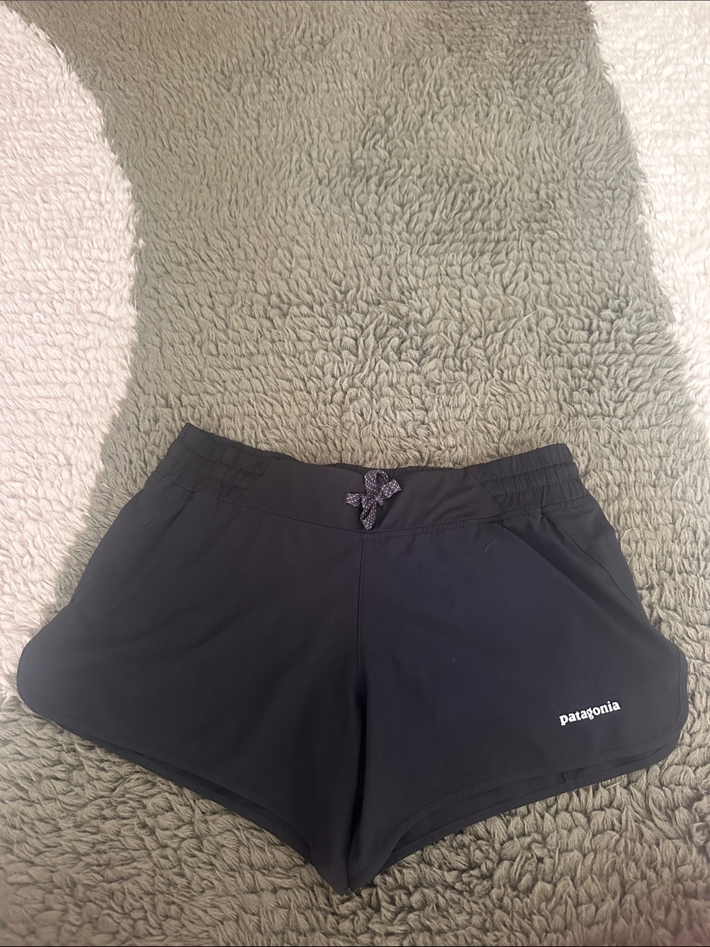 Patagonia Women's Black Lined Shorts - Size Small